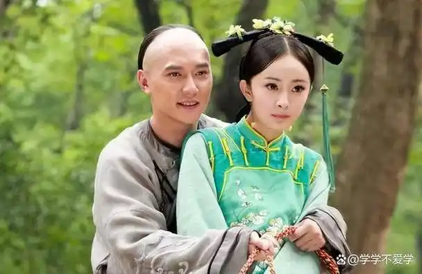 剧中冯绍峰饰演风流倜傥的八阿哥,追求由杨幂饰演"穿越到古代"的晴川.