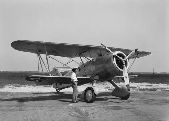 双翼时代的没落飞翔在中国天空的雄鹰寇蒂斯霍克3战斗机