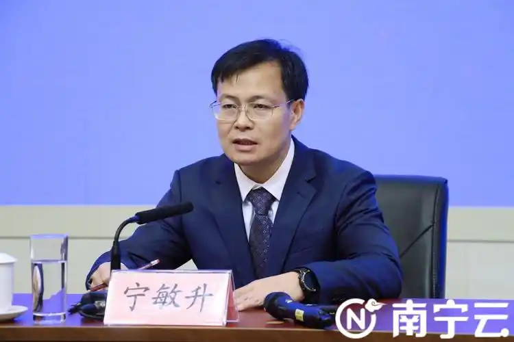 宁敏升:南宁广播电视台记者:近年来,社会各界都比较关心,关注中小学生