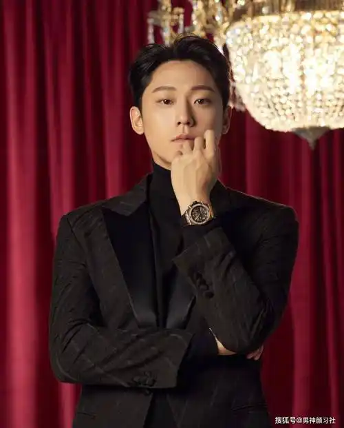 《黑暗荣耀》李到晛穿搭态度:直男实用型搭配请看我!_卫衣_男生_衣服