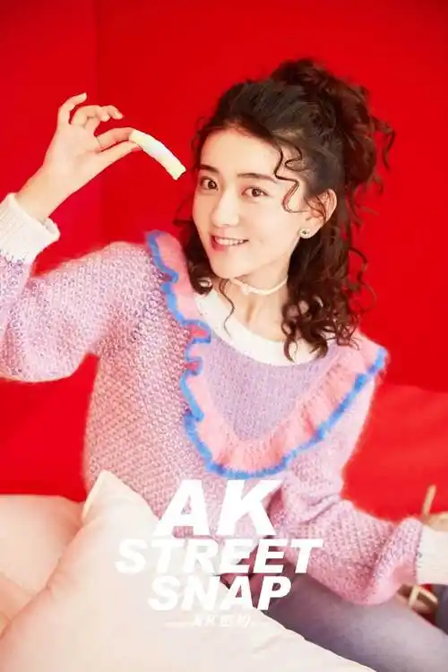 一个棉花糖换你一份甜蜜可好~俏皮小卷,慵懒粉色毛衣下透着一颗少女心