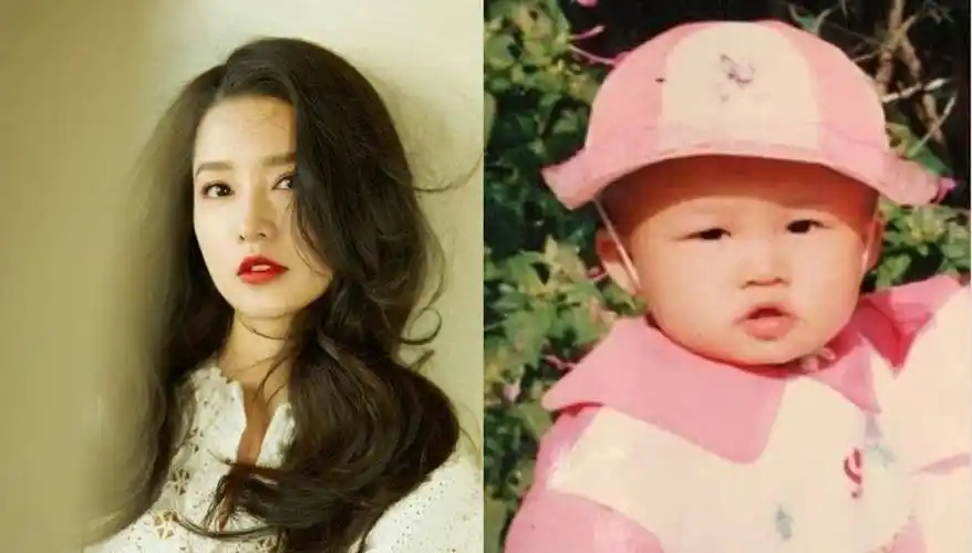 从她小时候戏曲照片而看,她当时身穿华丽衣裳,头戴钗饰非常高贵,小小