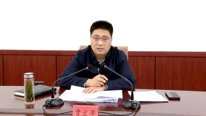 2月14日,区委副书记,区政府区长贾文举主持召开安定区经济运行和项目