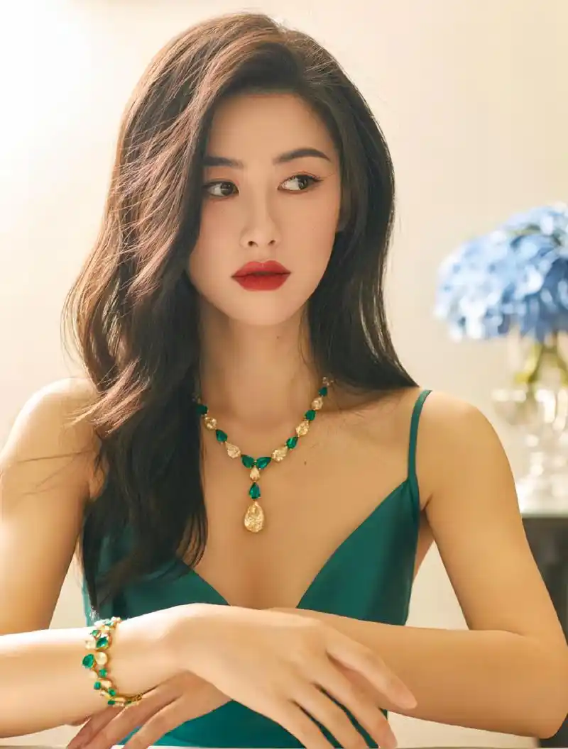 绝美的朱珠韵味十足#朱珠# #娱乐明星# #养眼美女