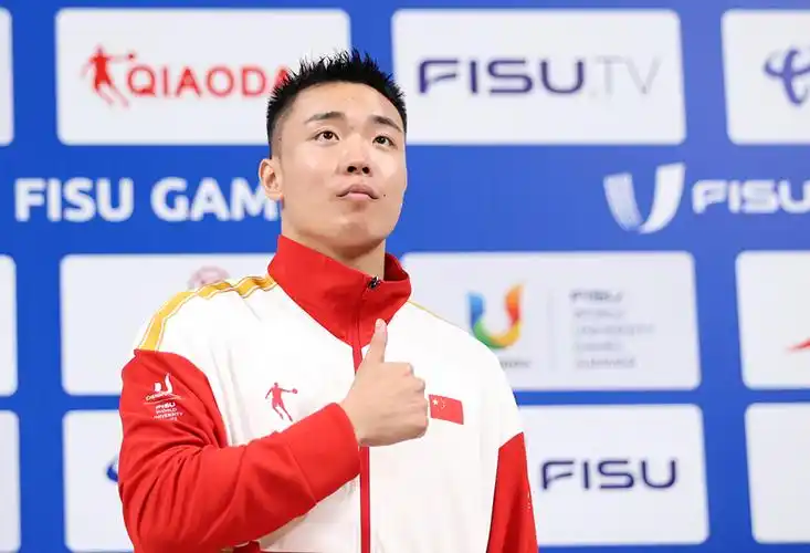 "女生主动让男生05自己坤坤"