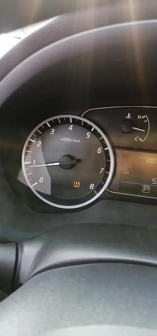 轩逸,感叹号黄色警告,有时开车的时候自动会消失,有时一直在显示屏上