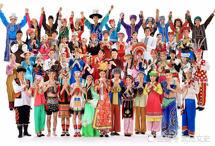 中国官方承认的民族有56个,在中华民族大家庭中,汉族人口最多,约占