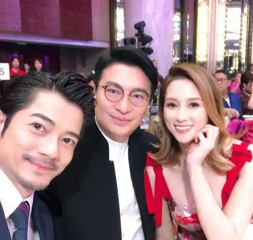 为了稳坐豪门,知名女星8年生4胎,37岁千亿儿媳让人心疼_徐子淇_李嘉诚