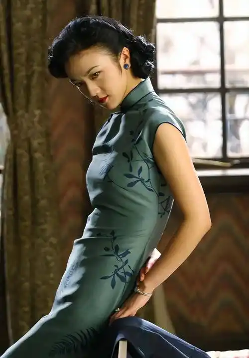 女星穿旗袍,出糗和惊艳,就在一念间,王珞丹景甜马思纯等验证了_造型