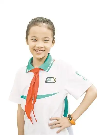 东风东路小学换上新校服,三年级女生全程自主设计