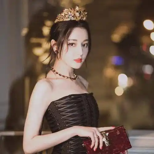 原创42岁阿姨整容成迪丽热巴仅仅花了半个月网友看到照片后愣住