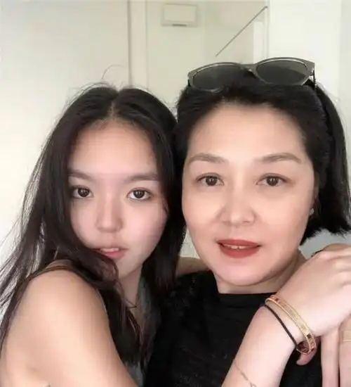 李咏遗体至今未回国,高晓松曝真实死因?妻子哈文传出"喜讯"(4)