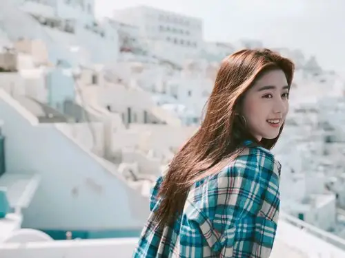 李凯馨回眸浅笑