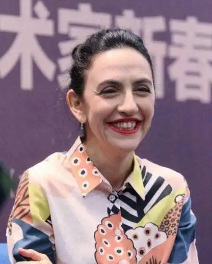 网友看到后都表示真吓人!刘烨的妻子安娜也是一位艺术家.