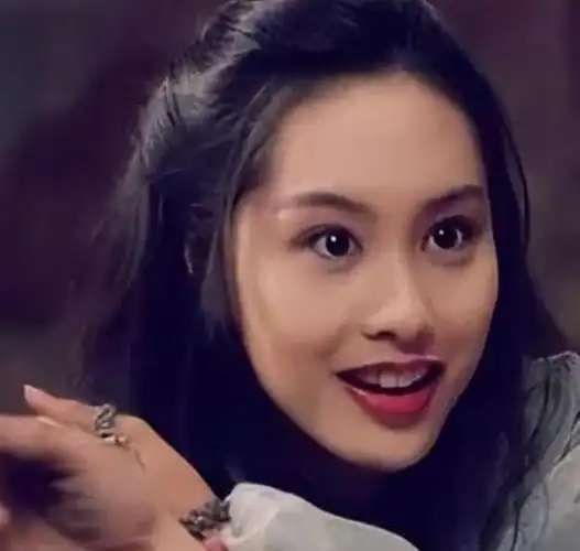 近日,女演员朱茵被曝出住深山残屋的现状.