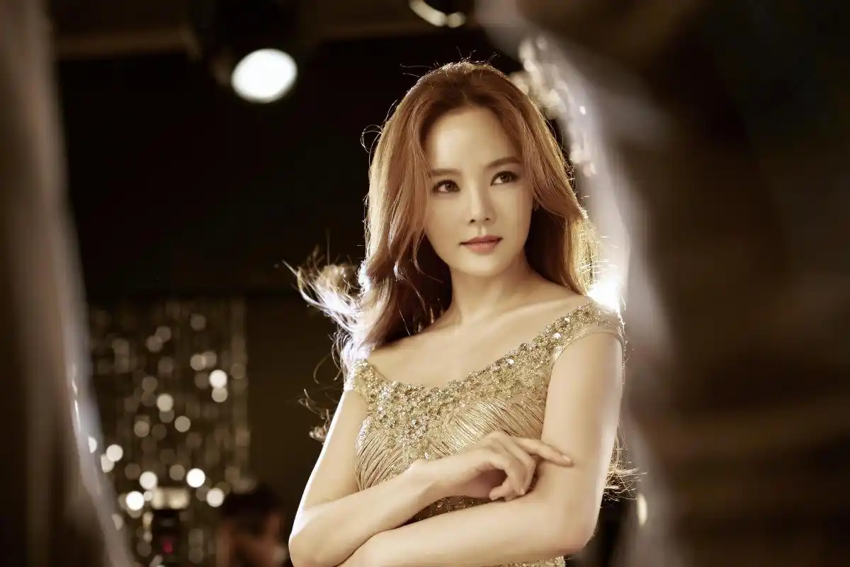 蔡琳,1979年出生于韩国首尔,韩国女演员.