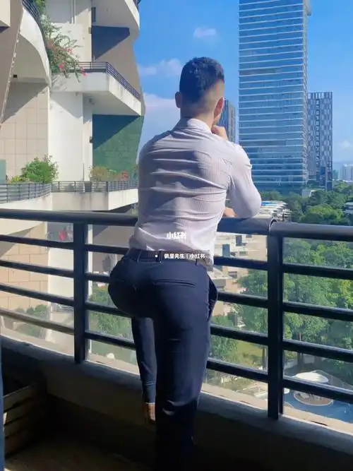 皮鞋  #痞帅  #翘臀  #翘臀不粗腿训练  #蜜桃翘臀  #背影杀手  #肌肉