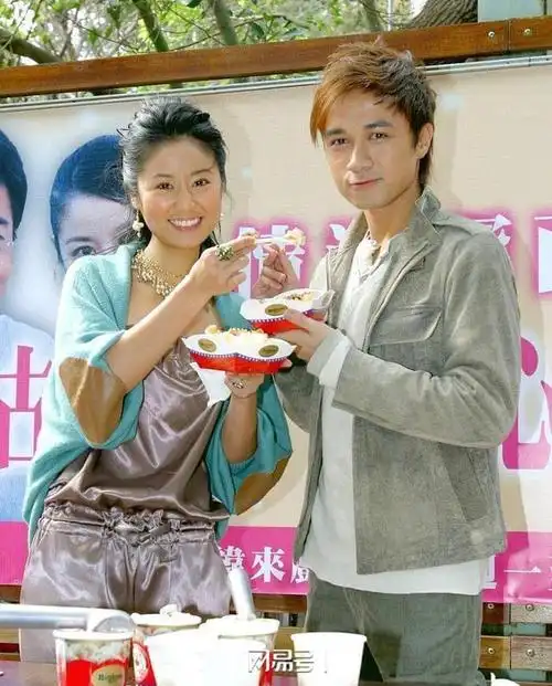 古巨基是因为他的歌声,后来到对他印象深刻,应该是从他和赵薇一起主演