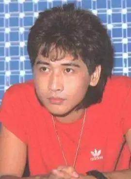 曾被骂"私生子"18年,方伟跪地求父亲齐秦:给我一个完整的家_方美芳