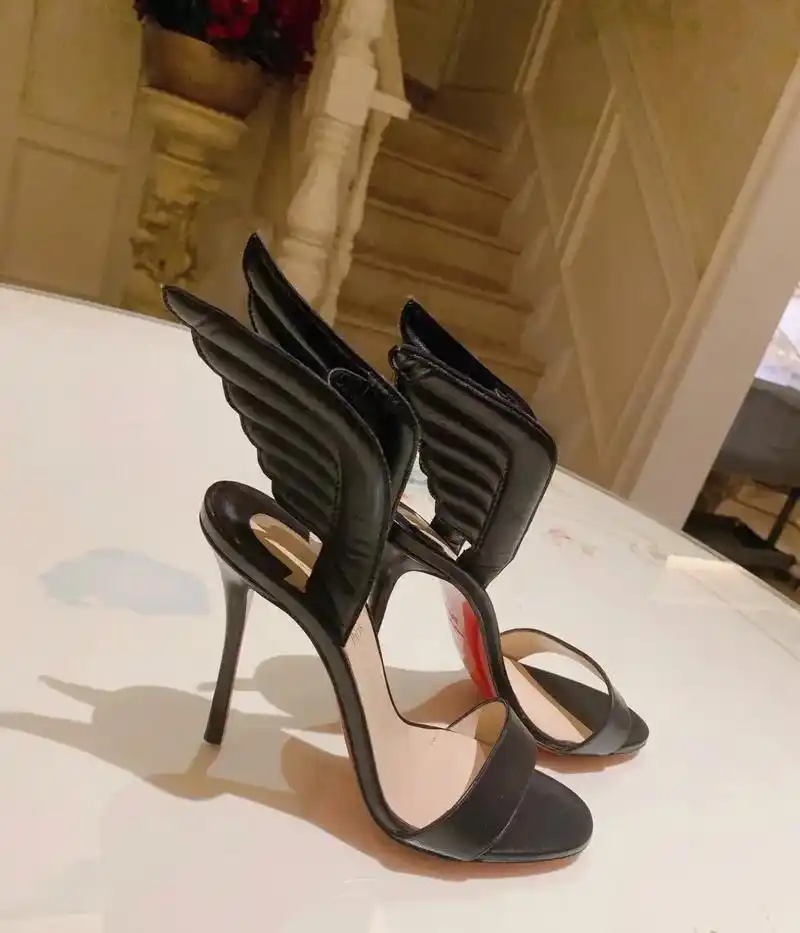 christianlouboutin 天使羽翼 红底高跟鞋  - 抖音