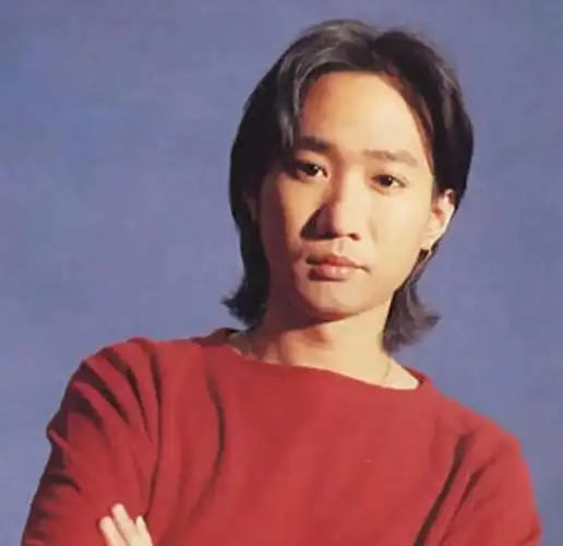 黄家驹不幸离世她选择终身不嫁求婚戒指一直戴了27年