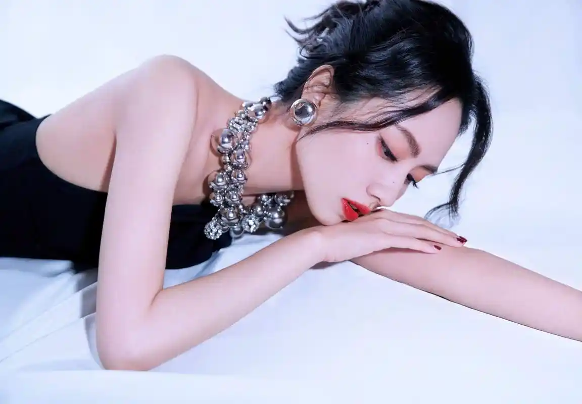 刘惜君美腿写真系列[笑哭]