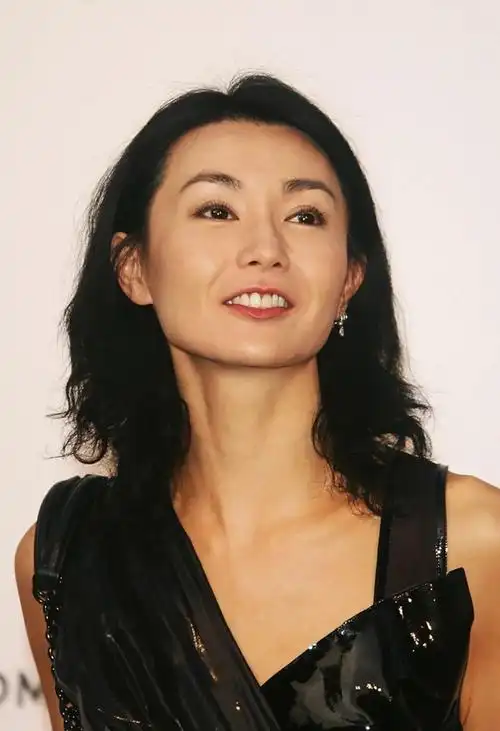 55岁张曼玉离婚后无惧被嘲苍老展地狱级歌喉想做就做