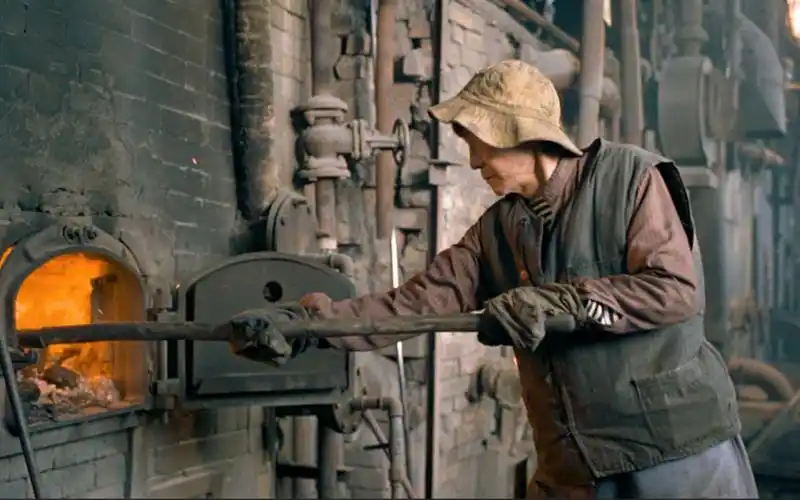 锅炉工发现自己的女儿被杀害,他踏上高能复仇之路,惊悚片