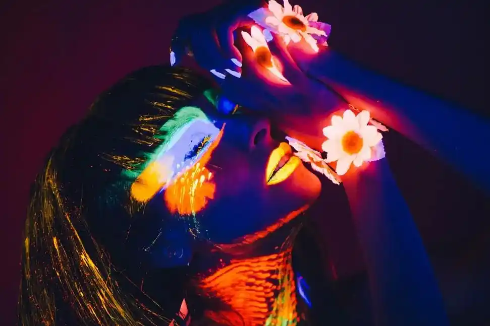 酒吧  夜店  彩绘荧光壁画  呼和浩特 - 抖音