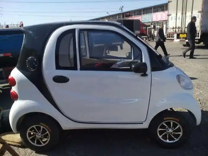 代步封闭小车-老年代步车