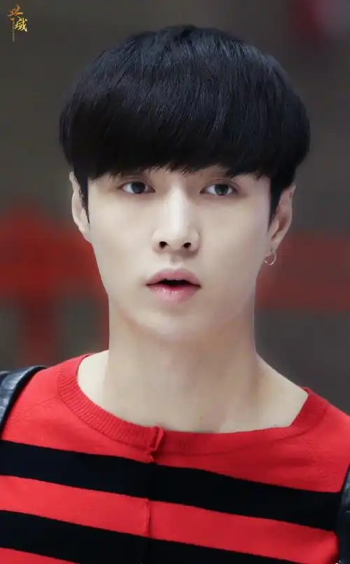 张艺兴出道十周年