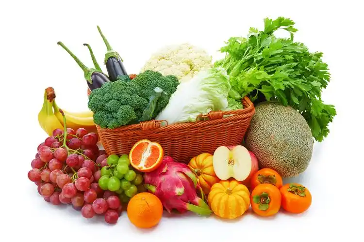 平铺果蔬组合蔬菜水果青椒橙子白色背景一些新鲜水果在白色背景上的