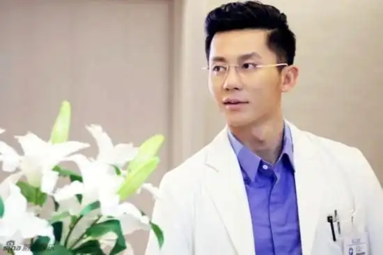 《中国医生》张涵予为拍戏多次摔下楼梯,这才是真正的演员