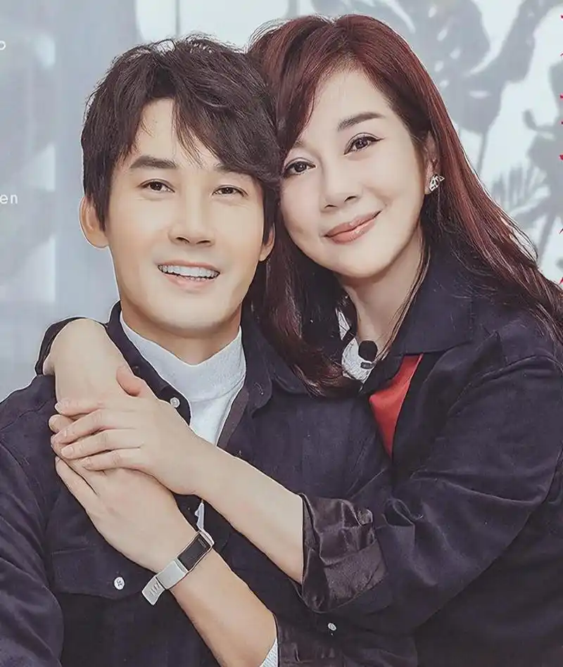 张铎无奈收场 娱乐圈中备受瞩目的姐弟恋夫妻陈松伶和张铎,因《婆婆和