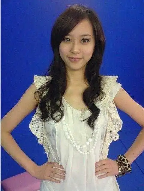 图集刘容嘉,1983年7月20日生于台湾,毕业于台北市