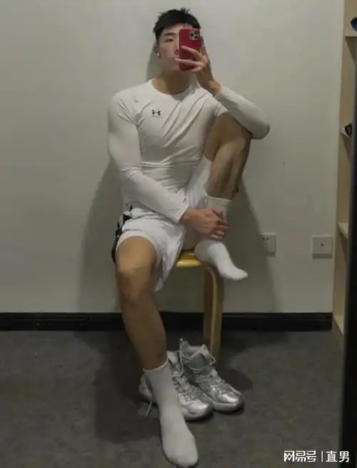 199公分的白袜长腿帅哥这身材爱了