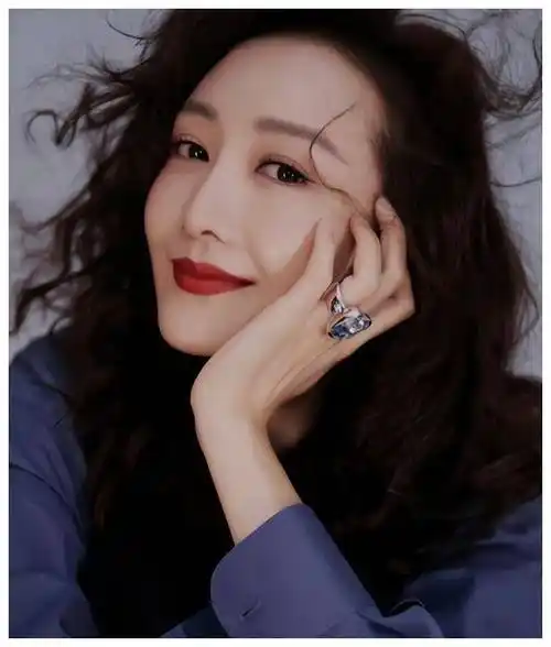 王鸥产后急返职场,背后的心酸与无奈:独立的代价_家庭