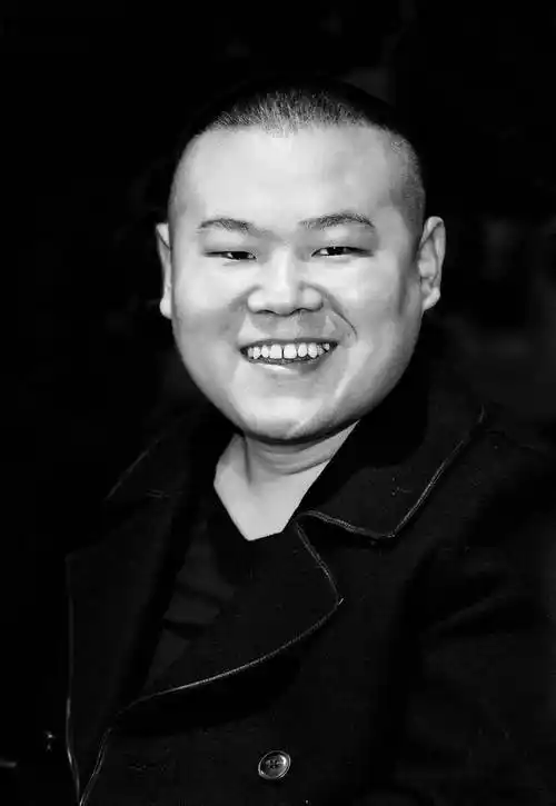 岳云鹏的感情生活,娘娘腔中一股狼道劲儿