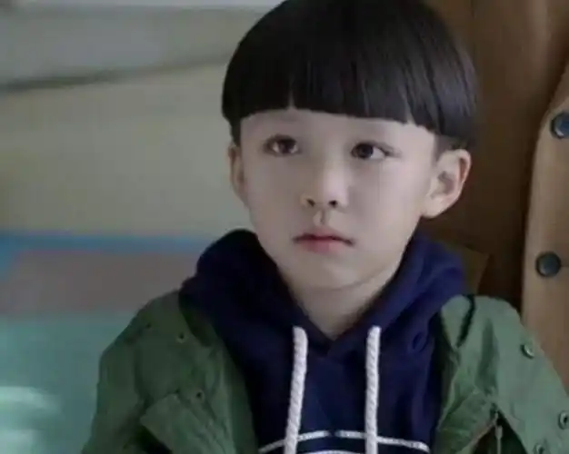 小爸爸里的夏天长大了14岁颜值帅气还烫了渣男标配锡纸烫