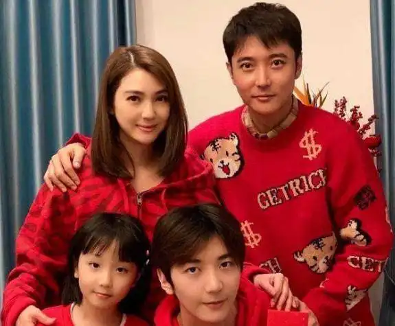 洪欣晒全家福破离婚传闻秀恩爱却被网友喊停网友渣男不值得