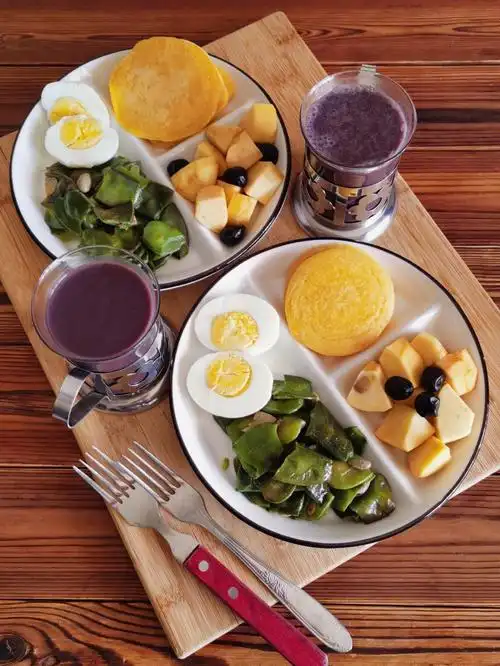 老两口的早餐吃简单干净的食物