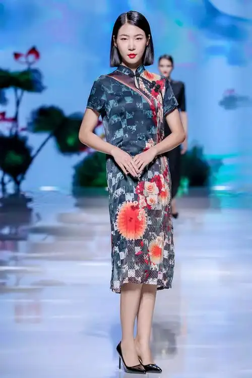 刘书霞获得旗袍大赛优秀奖