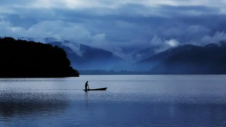 唯美泸沽湖自然风光桌面壁纸