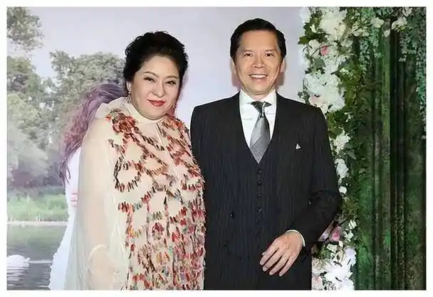 向华强_一家_墨镜