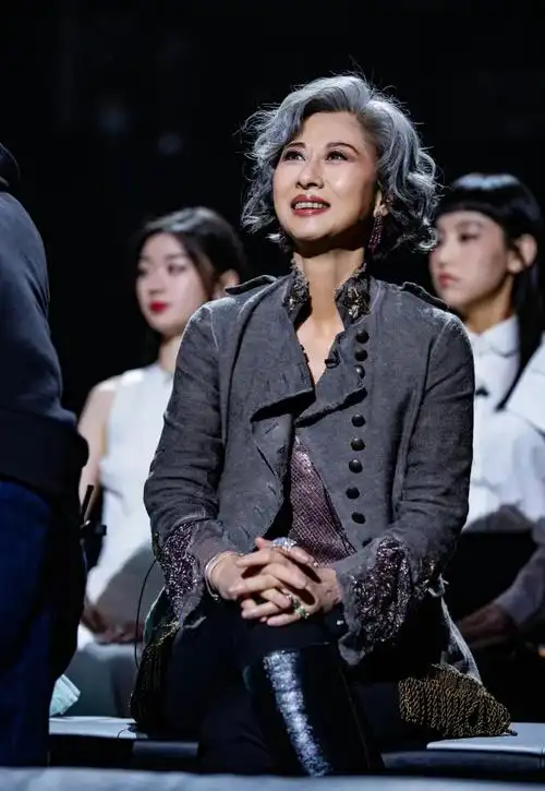 叶倩文:今年我60岁,潇洒翻红__财经头条