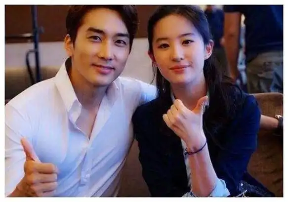 回顾33岁刘亦菲不再靠干爹如今淡然的神仙姐姐又回来了