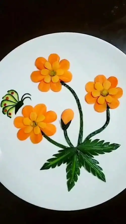 黄瓜胡萝卜做成的漂亮摆盘,简单又大气