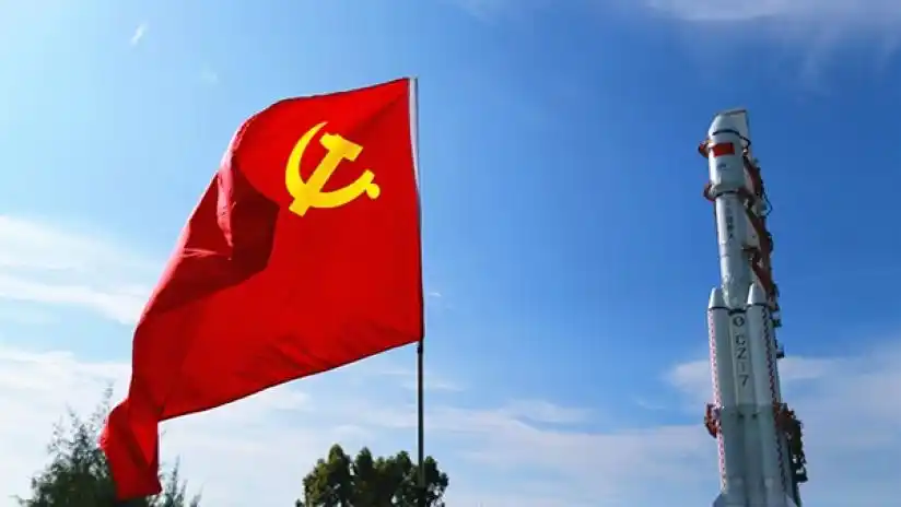 党旗在一线高高飘扬