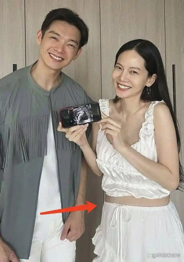 辰亦儒43岁宣布妻子怀孕,曾之乔晒孕肚和b超照,幸福满溢!