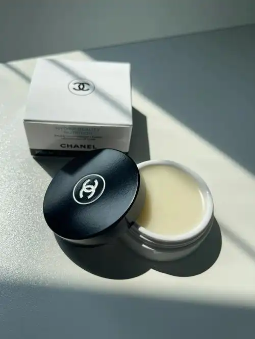 chanel山茶花润唇膏